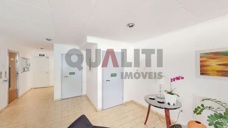 Apartamento de 1 dormitório reformado para venda em Moema próximo do Parque Ibirapuera.