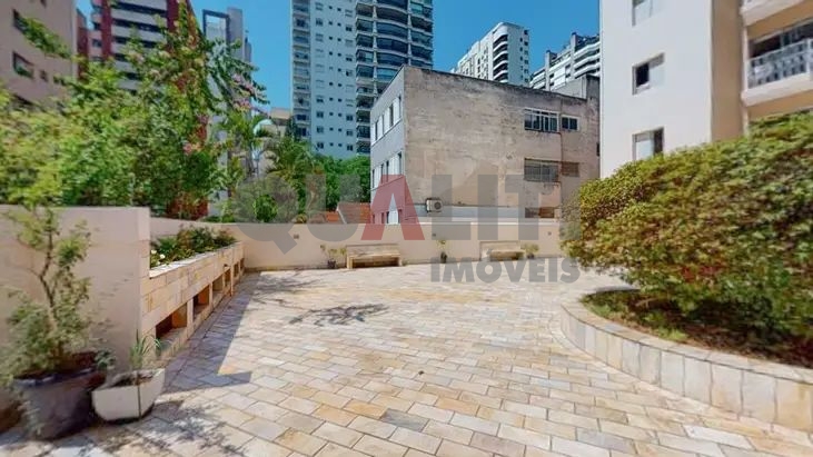 Apartamento de 1 dormitório reformado para venda em Moema próximo do Parque Ibirapuera.