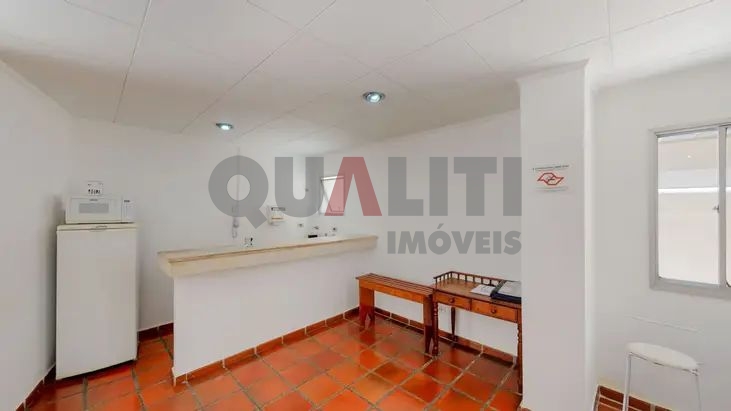 Apartamento de 1 dormitório reformado para venda em Moema próximo do Parque Ibirapuera.