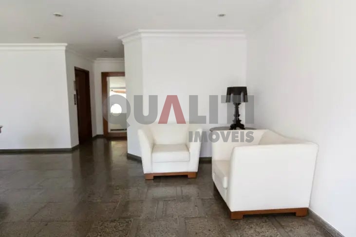 Apartamento para Venda com 170 m², 4 quartos, 3 suítes, varanda gourmet e 3 garagens em Moema