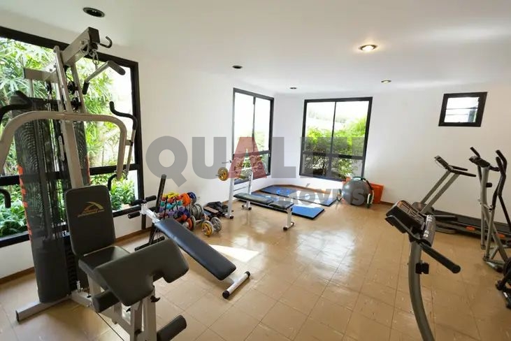 Apartamento para Venda com 170 m², 4 quartos, 3 suítes, varanda gourmet e 3 garagens em Moema