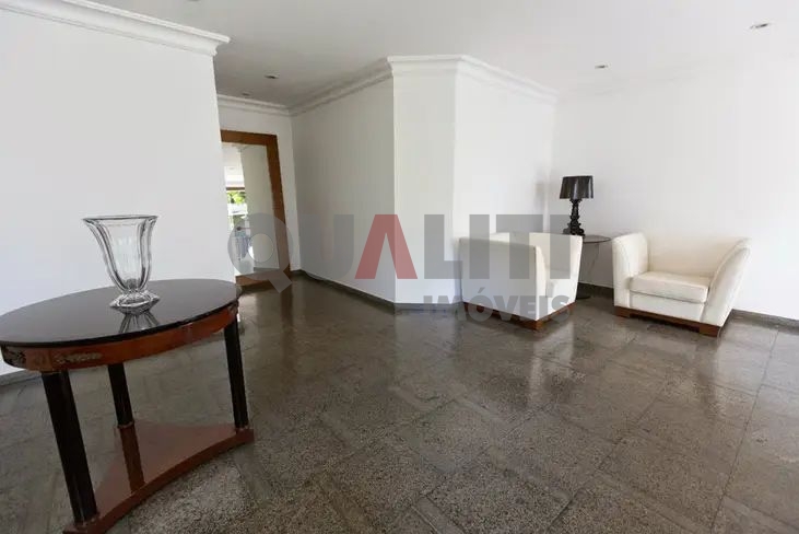 Apartamento para Venda com 170 m², 4 quartos, 3 suítes, varanda gourmet e 3 garagens em Moema