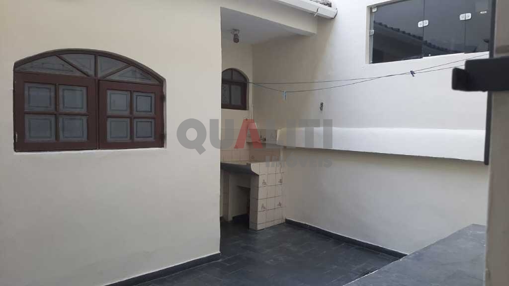 Casa para Locação, 3 dormitórios, hidromassagem, churrasqueira, portão automático, 2 vagas em Moema.