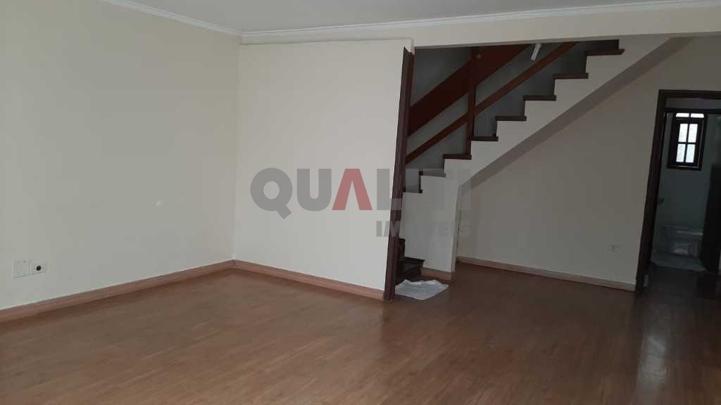 Casa para Locação, 3 dormitórios, hidromassagem, churrasqueira, portão automático, 2 vagas em Moema.