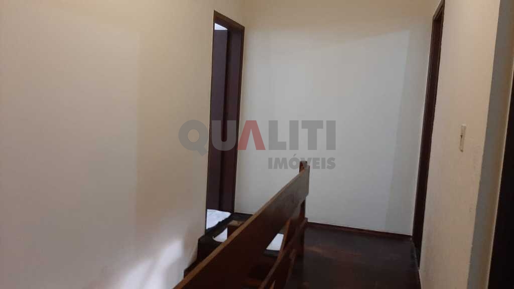 Casa para Locação, 3 dormitórios, hidromassagem, churrasqueira, portão automático, 2 vagas em Moema.