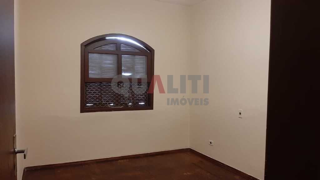 Casa para Locação, 3 dormitórios, hidromassagem, churrasqueira, portão automático, 2 vagas em Moema.