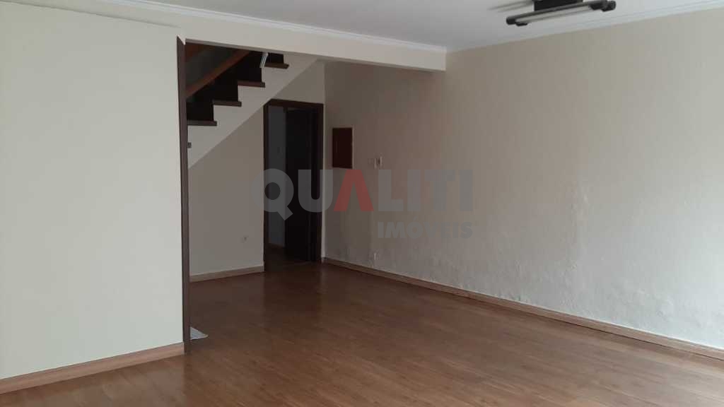 Casa para Locação, 3 dormitórios, hidromassagem, churrasqueira, portão automático, 2 vagas em Moema.