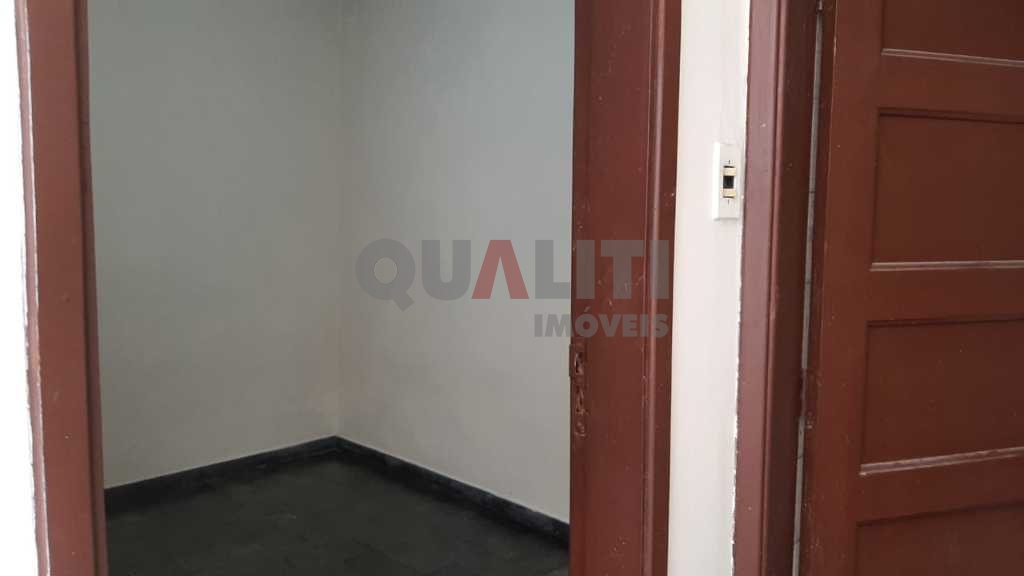 Casa para Locação, 3 dormitórios, hidromassagem, churrasqueira, portão automático, 2 vagas em Moema.