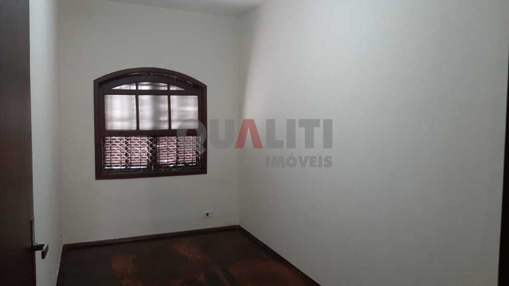Casa para Locação, 3 dormitórios, hidromassagem, churrasqueira, portão automático, 2 vagas em Moema.