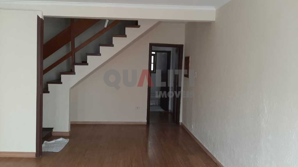 Casa para Locação, 3 dormitórios, hidromassagem, churrasqueira, portão automático, 2 vagas em Moema.