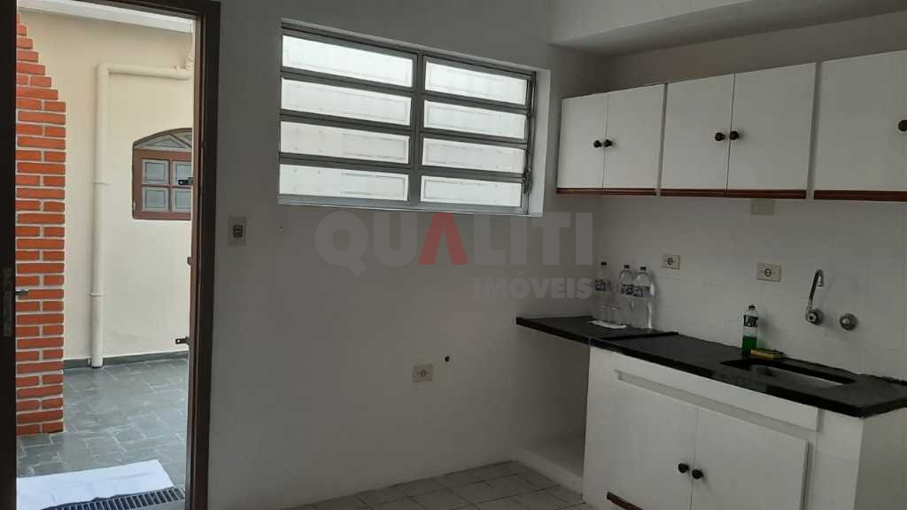 Casa para Locação, 3 dormitórios, hidromassagem, churrasqueira, portão automático, 2 vagas em Moema.