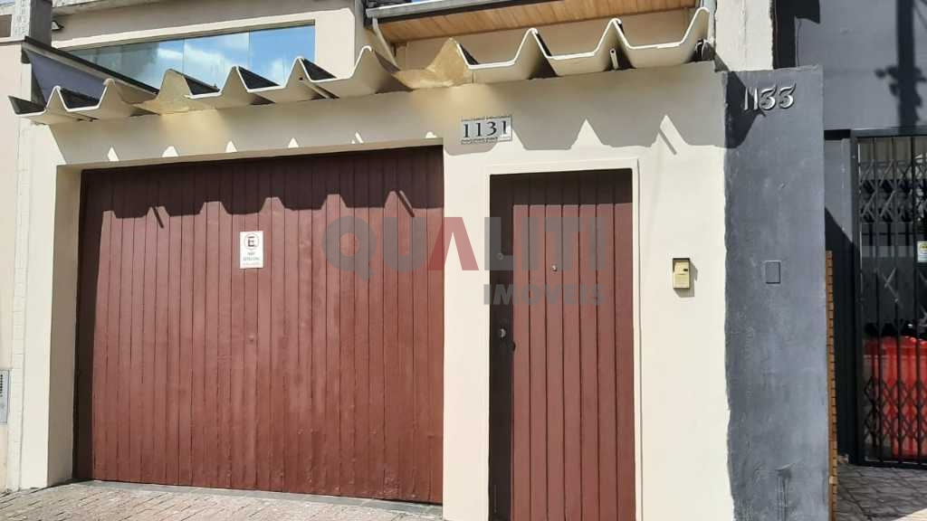 Casa para Locação, 3 dormitórios, hidromassagem, churrasqueira, portão automático, 2 vagas em Moema.
