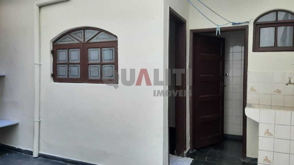 Casa para Locação, 3 dormitórios, hidromassagem, churrasqueira, portão automático, 2 vagas em Moema.