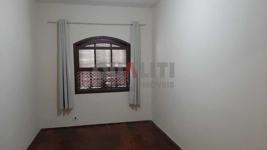Casa para Locação, 3 dormitórios, hidromassagem, churrasqueira, portão automático, 2 vagas em Moema.