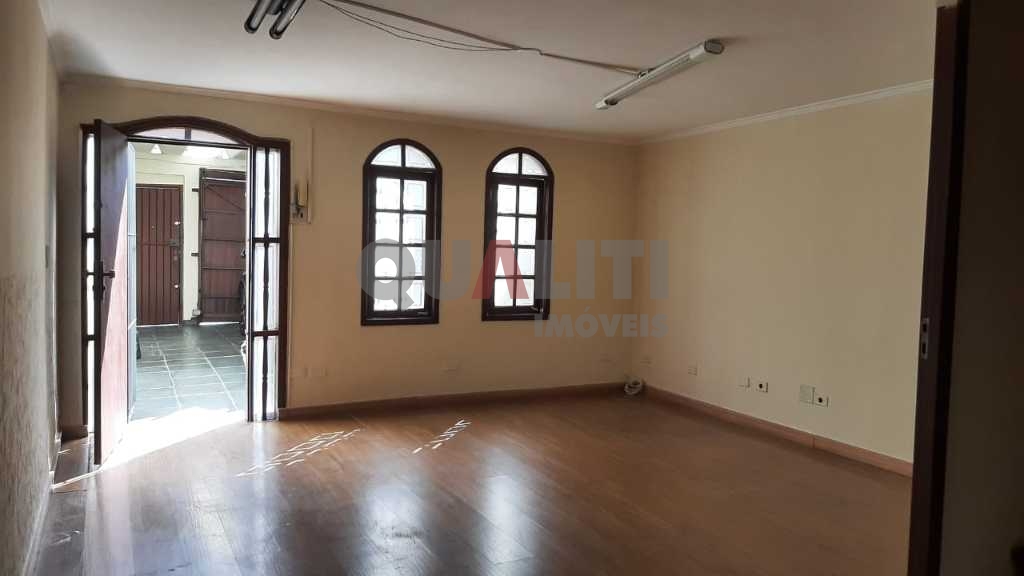 Casa para Locação, 3 dormitórios, hidromassagem, churrasqueira, portão automático, 2 vagas em Moema.