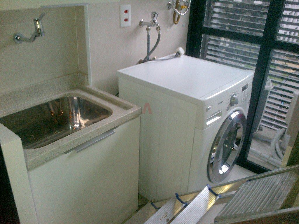 Apartamento mobiliado, 66 m², para venda, 1 suíte, 1 vaga, 2 banheiros na Vila Olímpia.