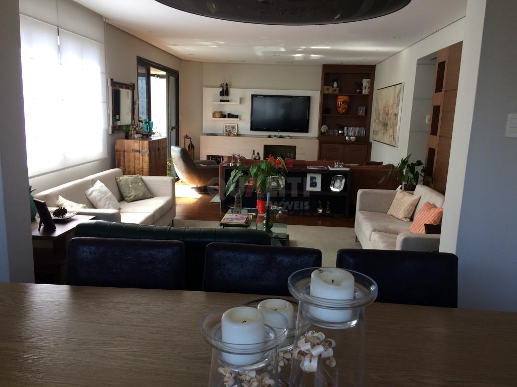 Apartamento para Venda com 210 m², 4 quartos, 2 suítes, 3 vagas, em Moema fora da rota.
