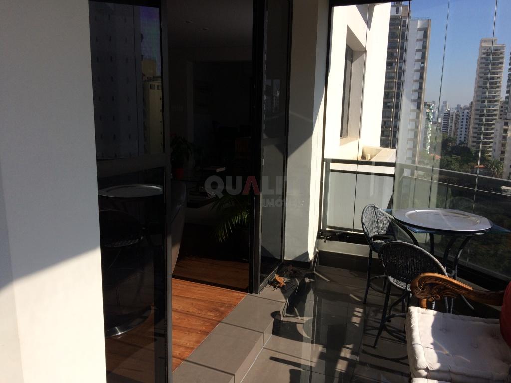 Apartamento para Venda com 210 m², 4 quartos, 2 suítes, 3 vagas, em Moema fora da rota.