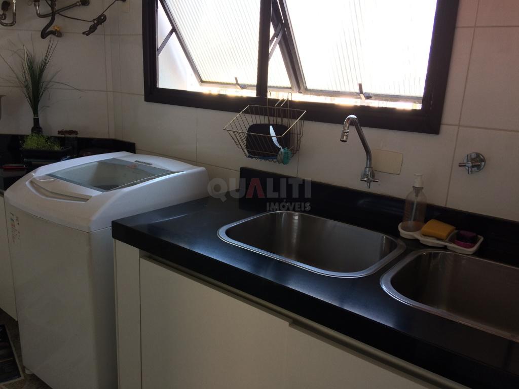 Apartamento para Venda com 210 m², 4 quartos, 2 suítes, 3 vagas, em Moema fora da rota.