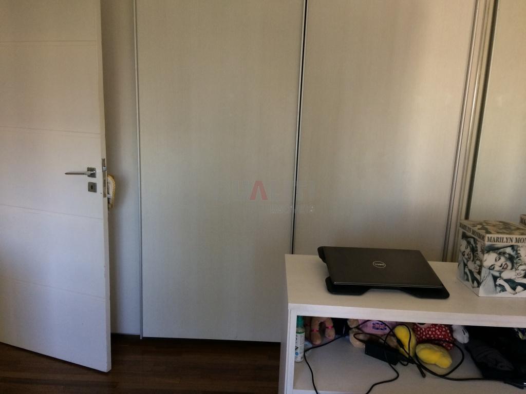 Apartamento para Venda com 210 m², 4 quartos, 2 suítes, 3 vagas, em Moema fora da rota.
