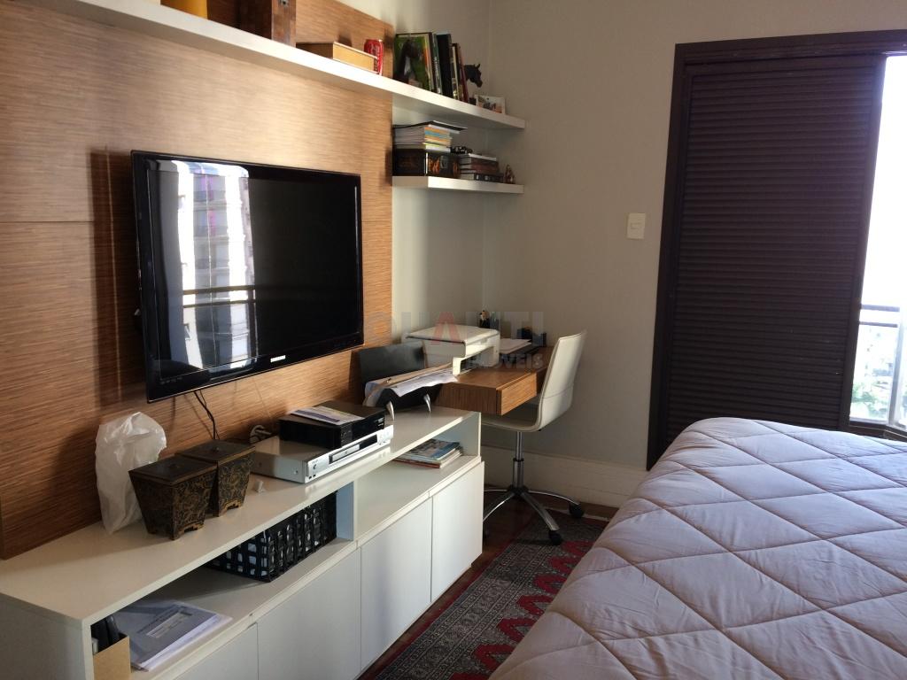 Apartamento para Venda com 210 m², 4 quartos, 2 suítes, 3 vagas, em Moema fora da rota.