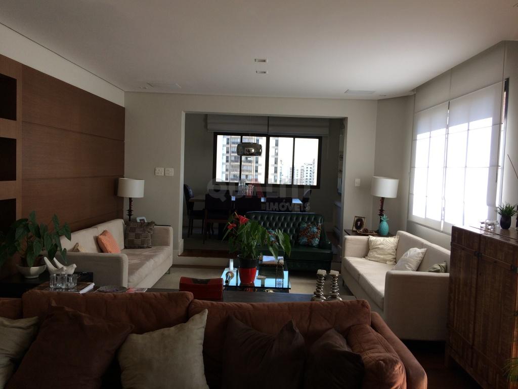 Apartamento para Venda com 210 m², 4 quartos, 2 suítes, 3 vagas, em Moema fora da rota.