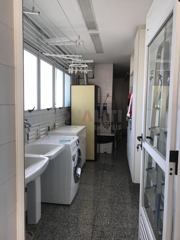 Na melhor localização de Moema Pássaros Sinata-se em casa 3 Suítes 230m2 ao Lcado Mobili e CONSAN