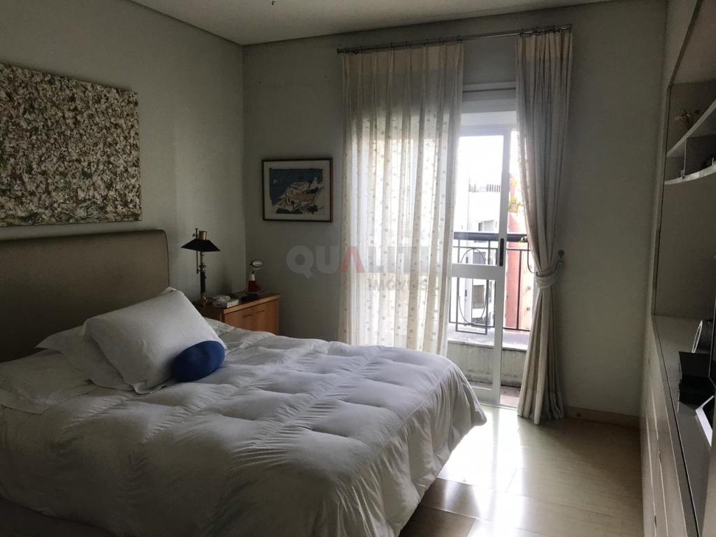 Na melhor localização de Moema Pássaros Sinata-se em casa 3 Suítes 230m2 ao Lcado Mobili e CONSAN