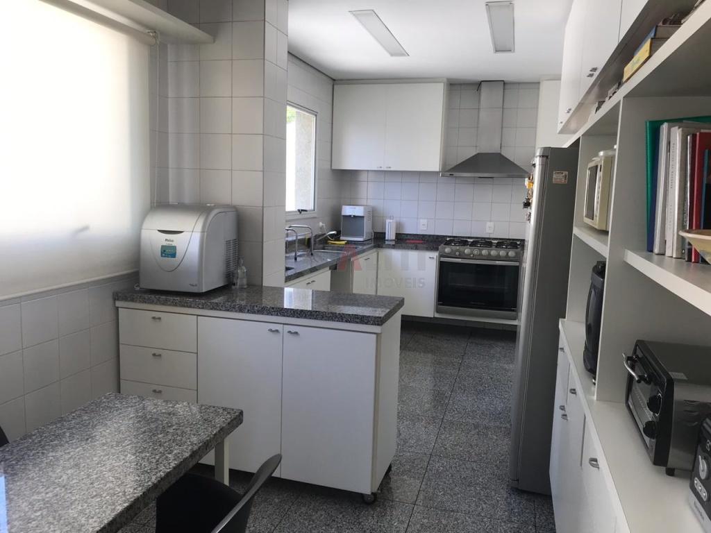 Na melhor localização de Moema Pássaros Sinata-se em casa 3 Suítes 230m2 ao Lcado Mobili e CONSAN