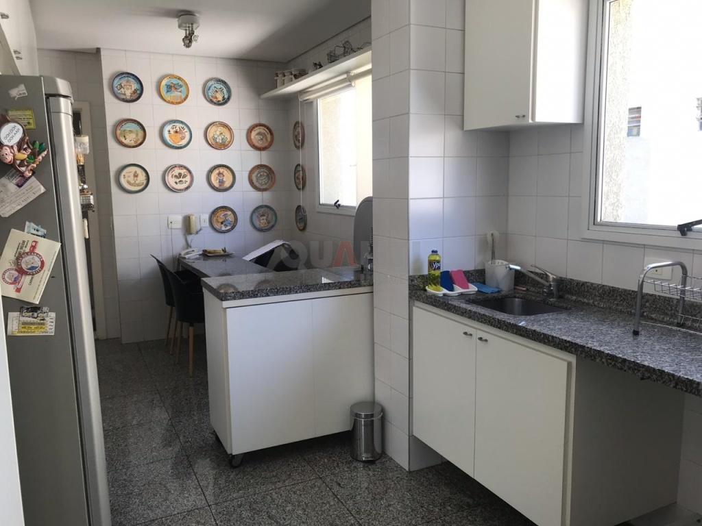 Na melhor localização de Moema Pássaros Sinata-se em casa 3 Suítes 230m2 ao Lcado Mobili e CONSAN