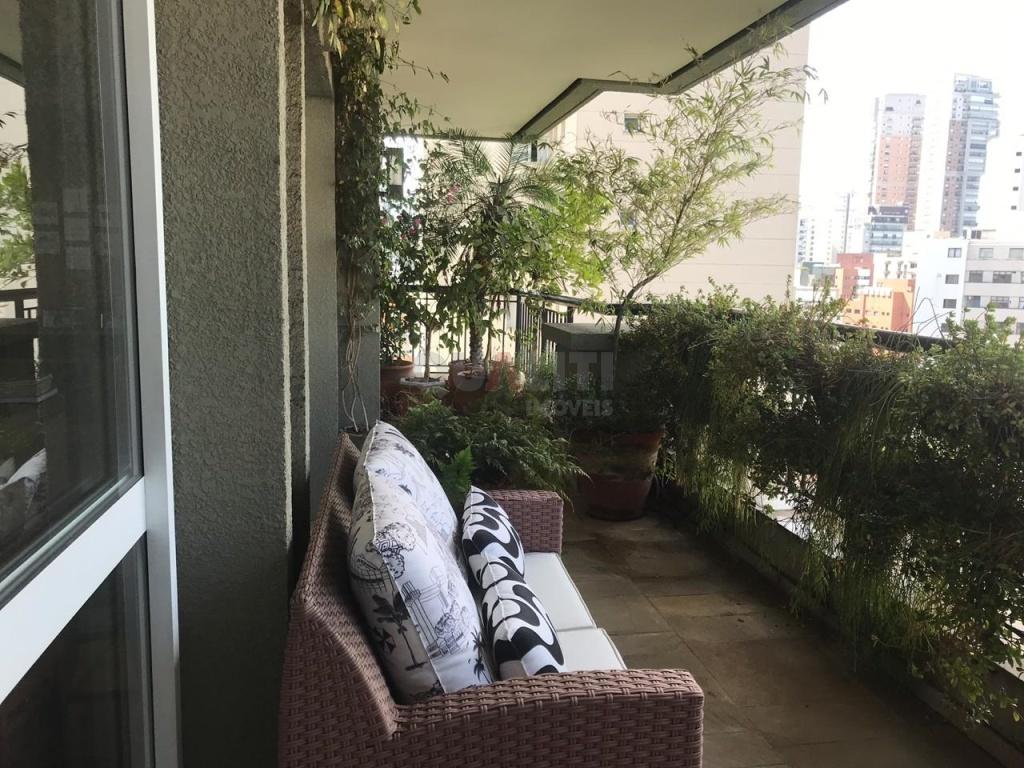 Na melhor localização de Moema Pássaros Sinata-se em casa 3 Suítes 230m2 ao Lcado Mobili e CONSAN