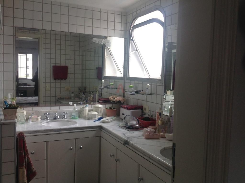Apartamento alto padrão com 4 dormitórios, 4 vagas, 220 m² e lazer para venda no Campo Belo.