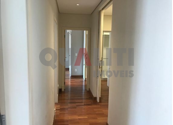Apartamento para Locação e Venda com 218 m² no Campo Belo com 3 dormitórios, 3 suítes e 5 vagas de garagem