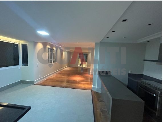 Apartamento para Locação e Venda com 218 m² no Campo Belo com 3 dormitórios, 3 suítes e 5 vagas de garagem