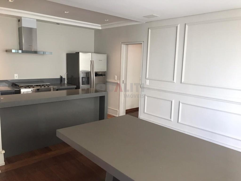 Apartamento para Locação e Venda com 218 m² no Campo Belo com 3 dormitórios, 3 suítes e 5 vagas de garagem