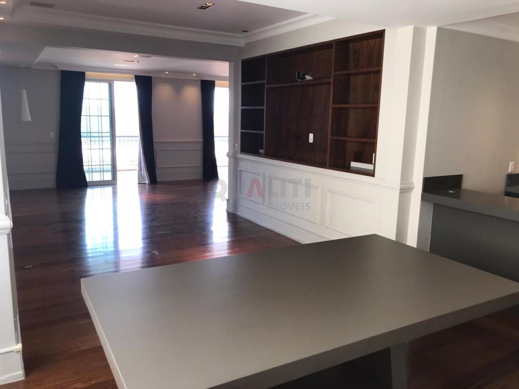 Apartamento para Locação e Venda com 218 m² no Campo Belo com 3 dormitórios, 3 suítes e 5 vagas de garagem