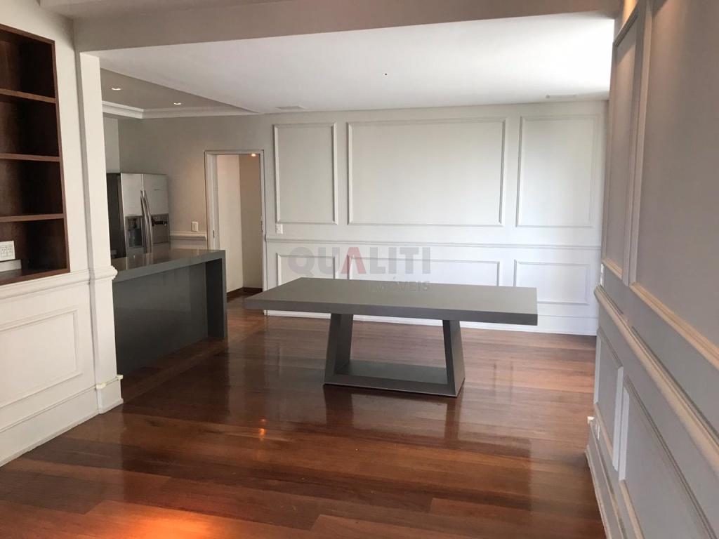 Apartamento para Locação e Venda com 218 m² no Campo Belo com 3 dormitórios, 3 suítes e 5 vagas de garagem