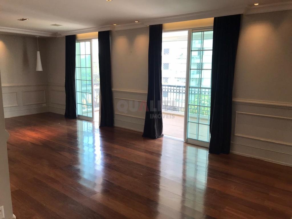 Apartamento para Locação e Venda com 218 m² no Campo Belo com 3 dormitórios, 3 suítes e 5 vagas de garagem