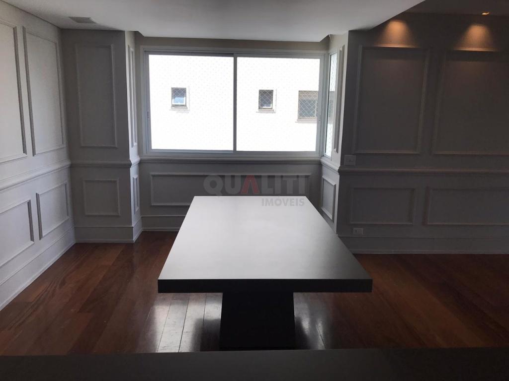 Apartamento para Locação e Venda com 218 m² no Campo Belo com 3 dormitórios, 3 suítes e 5 vagas de garagem