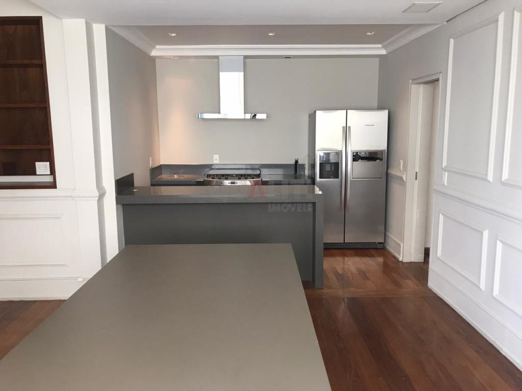 Apartamento para Locação e Venda com 218 m² no Campo Belo com 3 dormitórios, 3 suítes e 5 vagas de garagem
