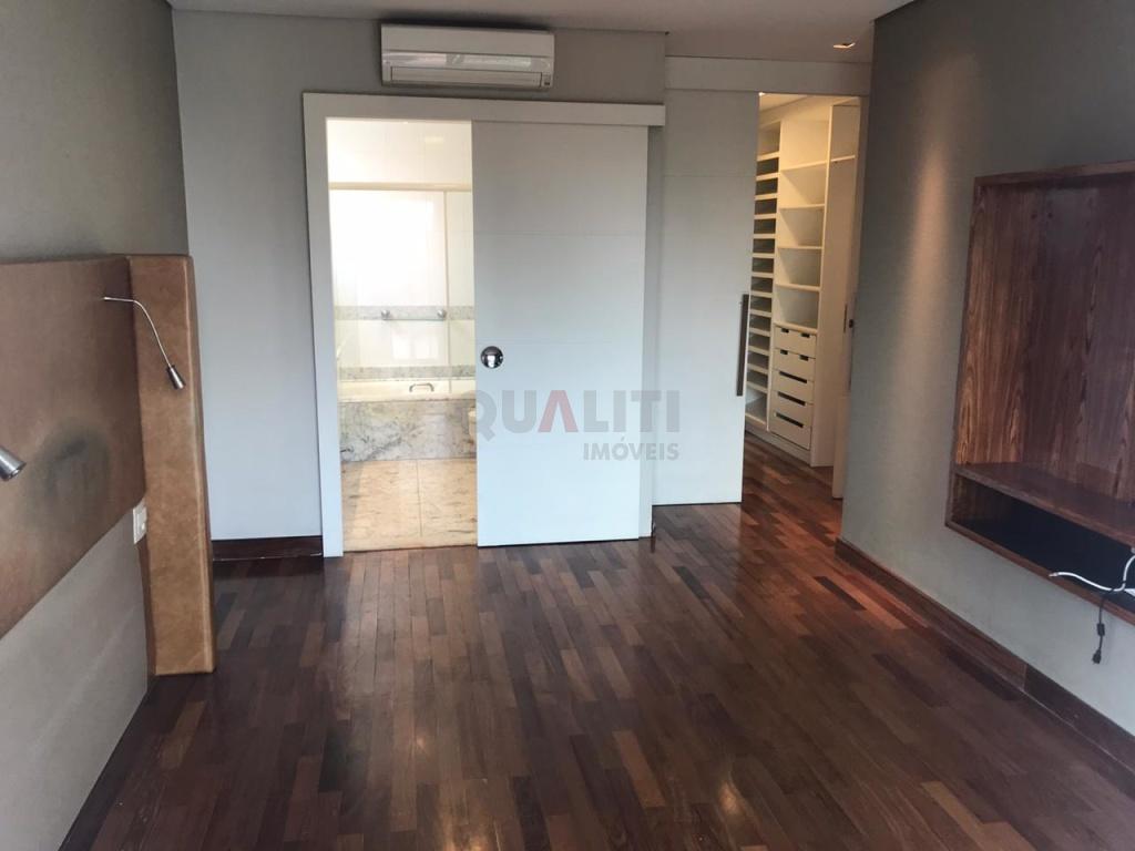 Apartamento para Locação e Venda com 218 m² no Campo Belo com 3 dormitórios, 3 suítes e 5 vagas de garagem