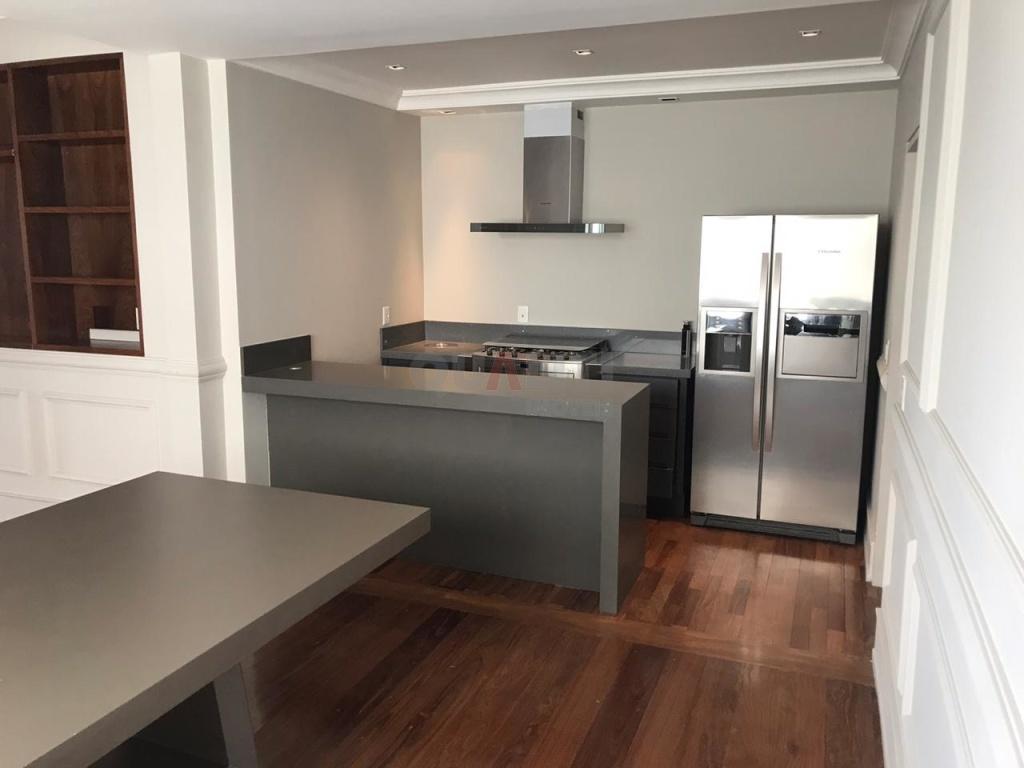 Apartamento para Locação e Venda com 218 m² no Campo Belo com 3 dormitórios, 3 suítes e 5 vagas de garagem