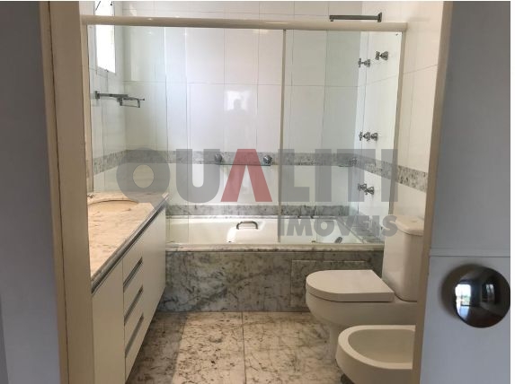 Apartamento para Locação e Venda com 218 m² no Campo Belo com 3 dormitórios, 3 suítes e 5 vagas de garagem