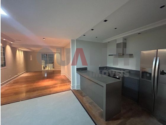 Apartamento para Locação e Venda com 218 m² no Campo Belo com 3 dormitórios, 3 suítes e 5 vagas de garagem