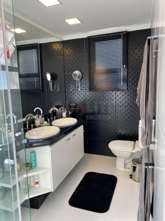 Apartamento para venda e locação com 116 m² reformado, mobiliado, 2 suítes, closet, varanda, 3 vagas no Campo Belo