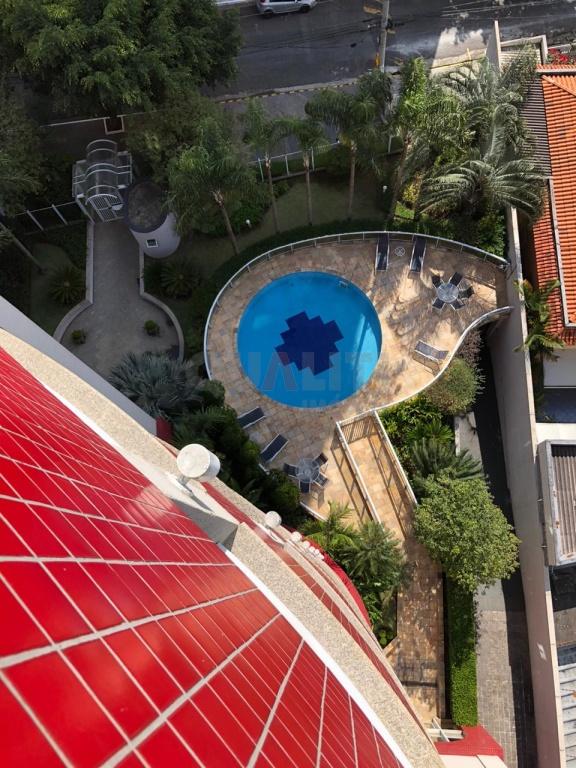 Apartamento para venda e locação com 116 m² reformado, mobiliado, 2 suítes, closet, varanda, 3 vagas no Campo Belo