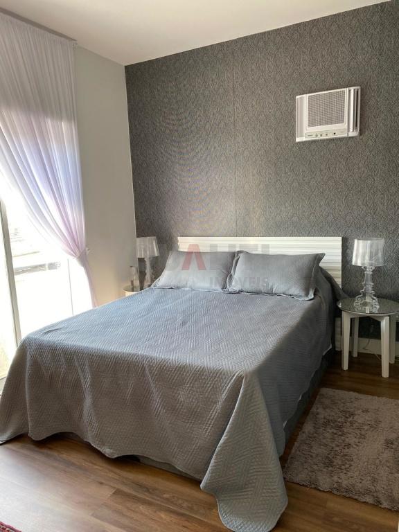Apartamento para venda e locação com 116 m² reformado, mobiliado, 2 suítes, closet, varanda, 3 vagas no Campo Belo