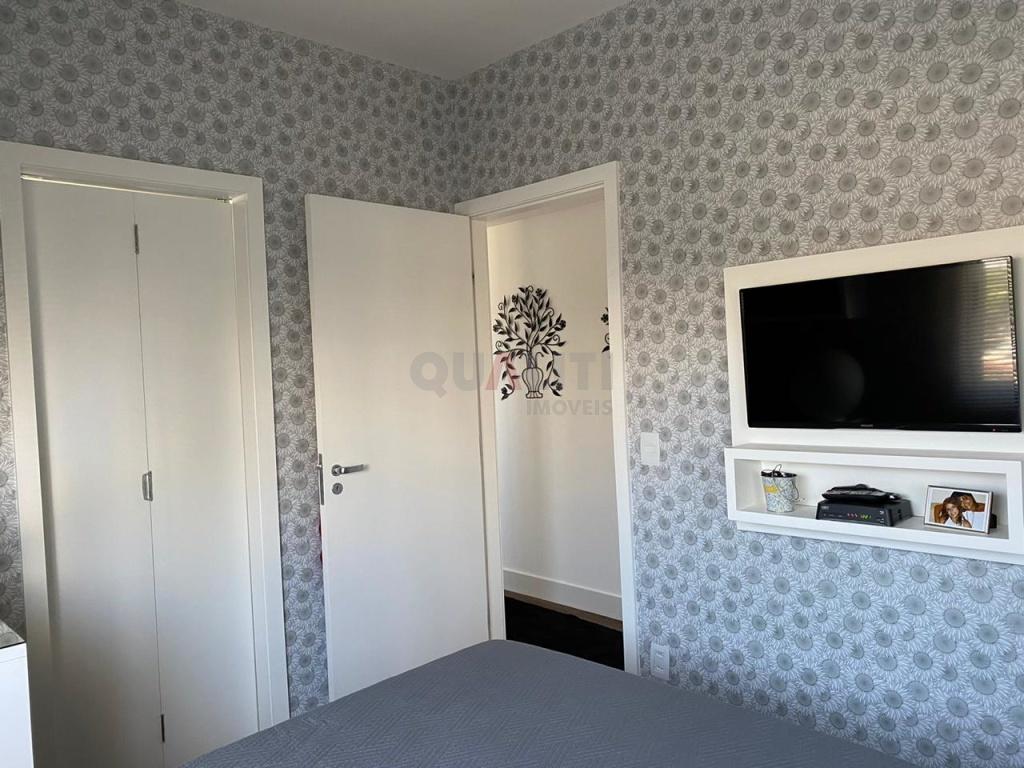 Apartamento para venda e locação com 116 m² reformado, mobiliado, 2 suítes, closet, varanda, 3 vagas no Campo Belo