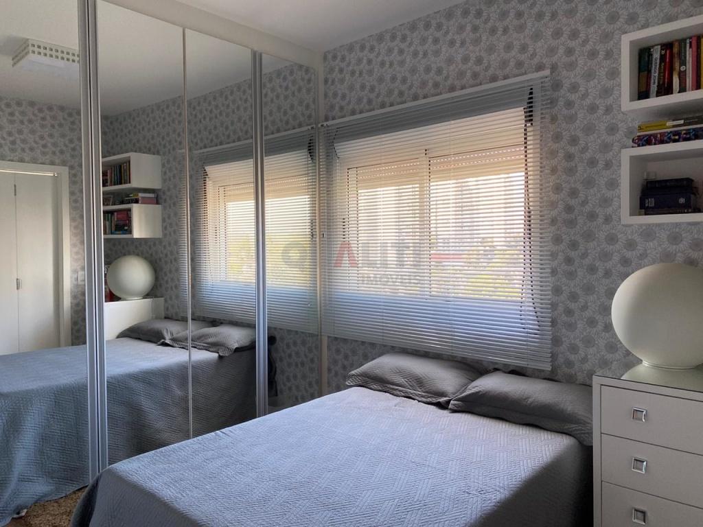 Apartamento para venda e locação com 116 m² reformado, mobiliado, 2 suítes, closet, varanda, 3 vagas no Campo Belo