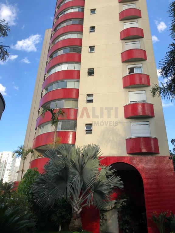 Apartamento para venda e locação com 116 m² reformado, mobiliado, 2 suítes, closet, varanda, 3 vagas no Campo Belo